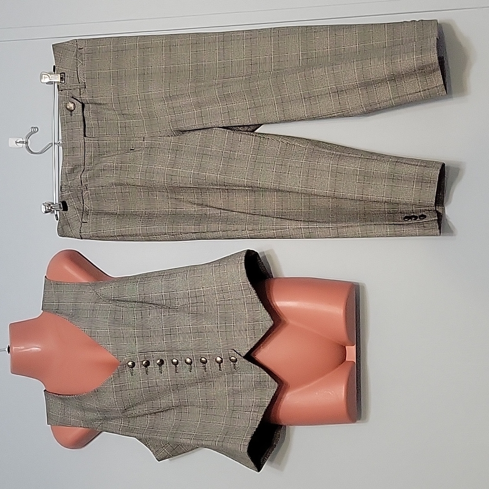 Women's TRIBAL Stretch Extensible Gray Plaid Capri Pants & Blazer Suit Set